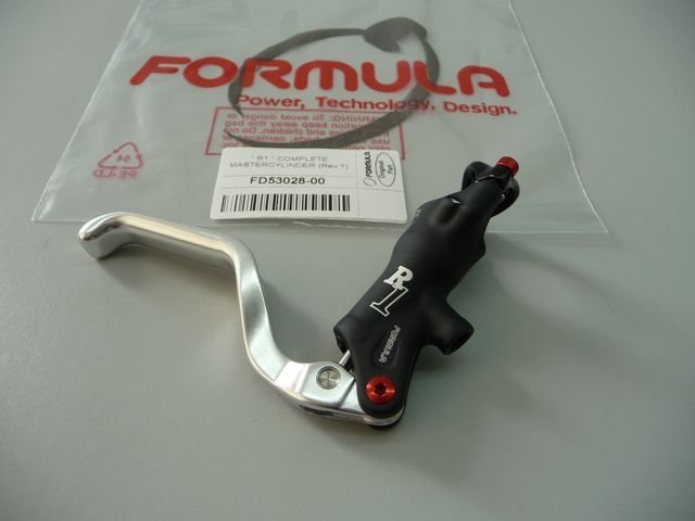 R1 complete master cylinder