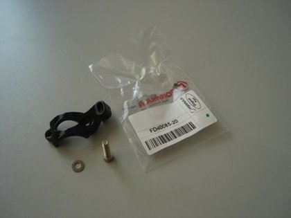 (Right XO) Master cylinder clamp with spacer and screw